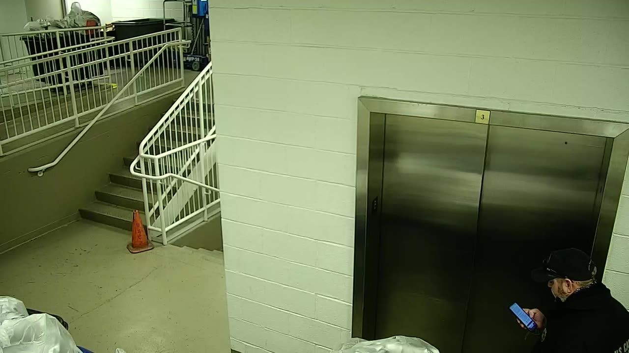 7110CVCULElevator#3Lobby_2021-01-06_19h00min01s677ms.mp4