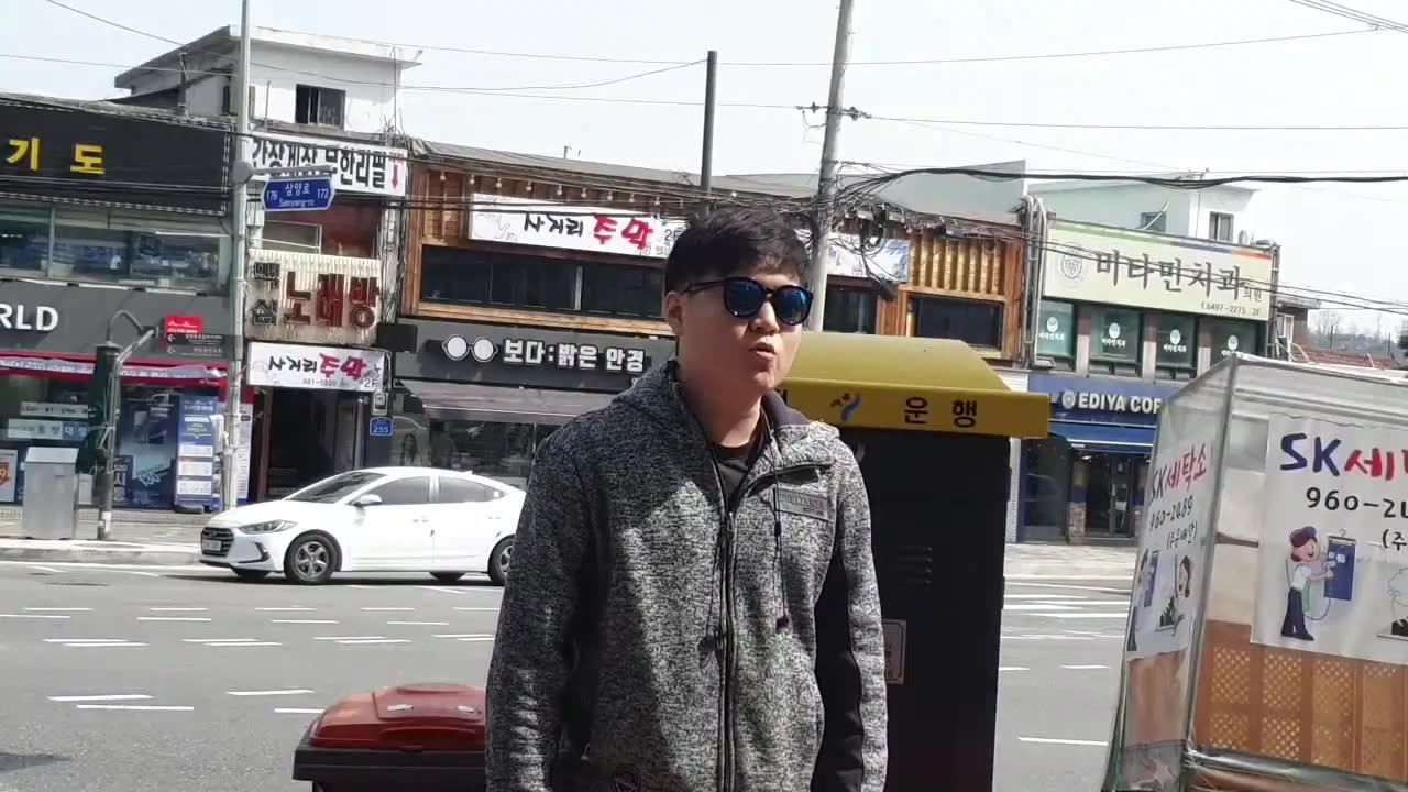 20200402_V3_S03(l8mE6sbDlgY)정치잡배들은 뱃지에 미쳐서. 이 학생들에게 앰프하나 주라!