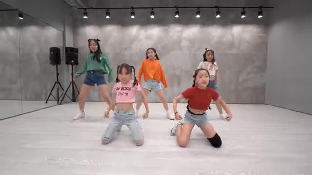 Baby Shark Remix dance