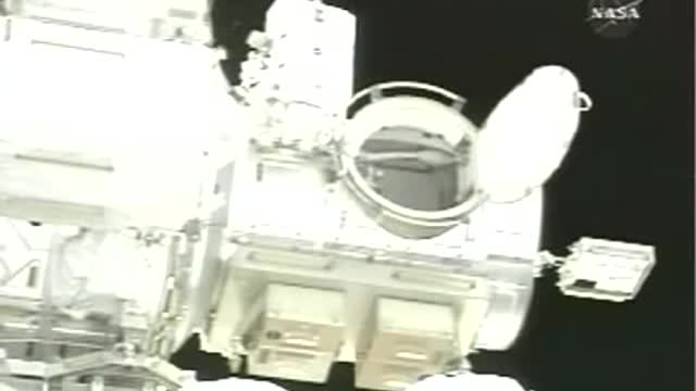 NASA bubbles in space STS 118 Spacewalk Releasing Water Particles | Plus Scuba Tank seen