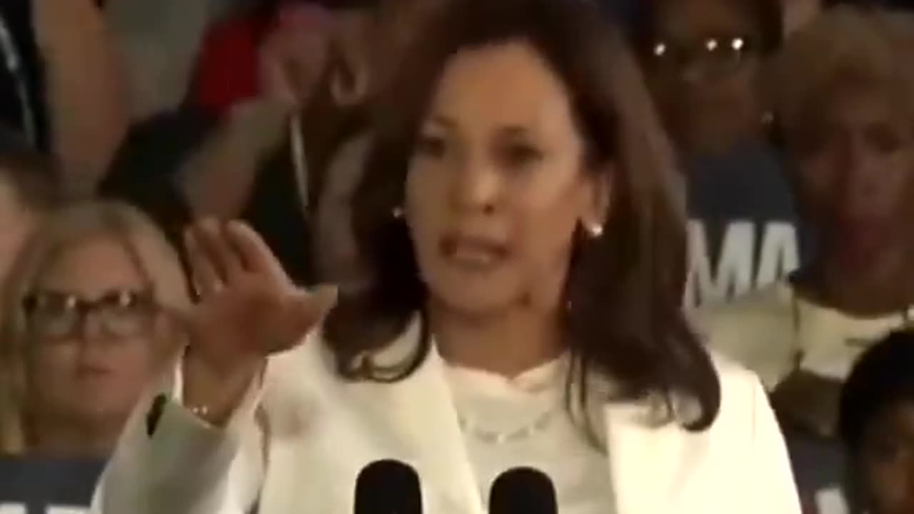 Crowd at Kamala’s event in Detroit started chanting Trumps name and she lost it!