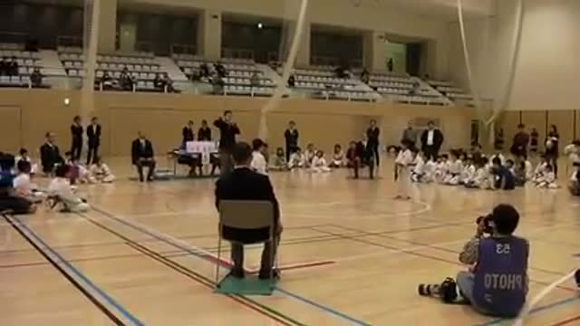 空手大会(Karate tournament) 「基本組み手(basic kumite)」 1･2年の部 決勝 2010年11月3日