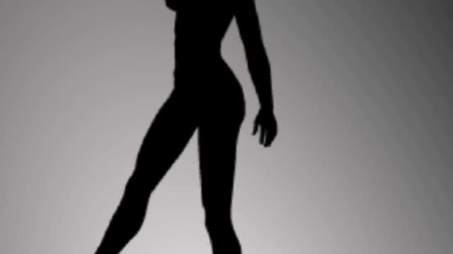 In welche Richtung dreht die Frau