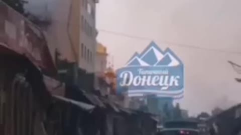 Ostřelování železniční stanice v Doněcku ukrajinskými nacisty západními zbraněmi