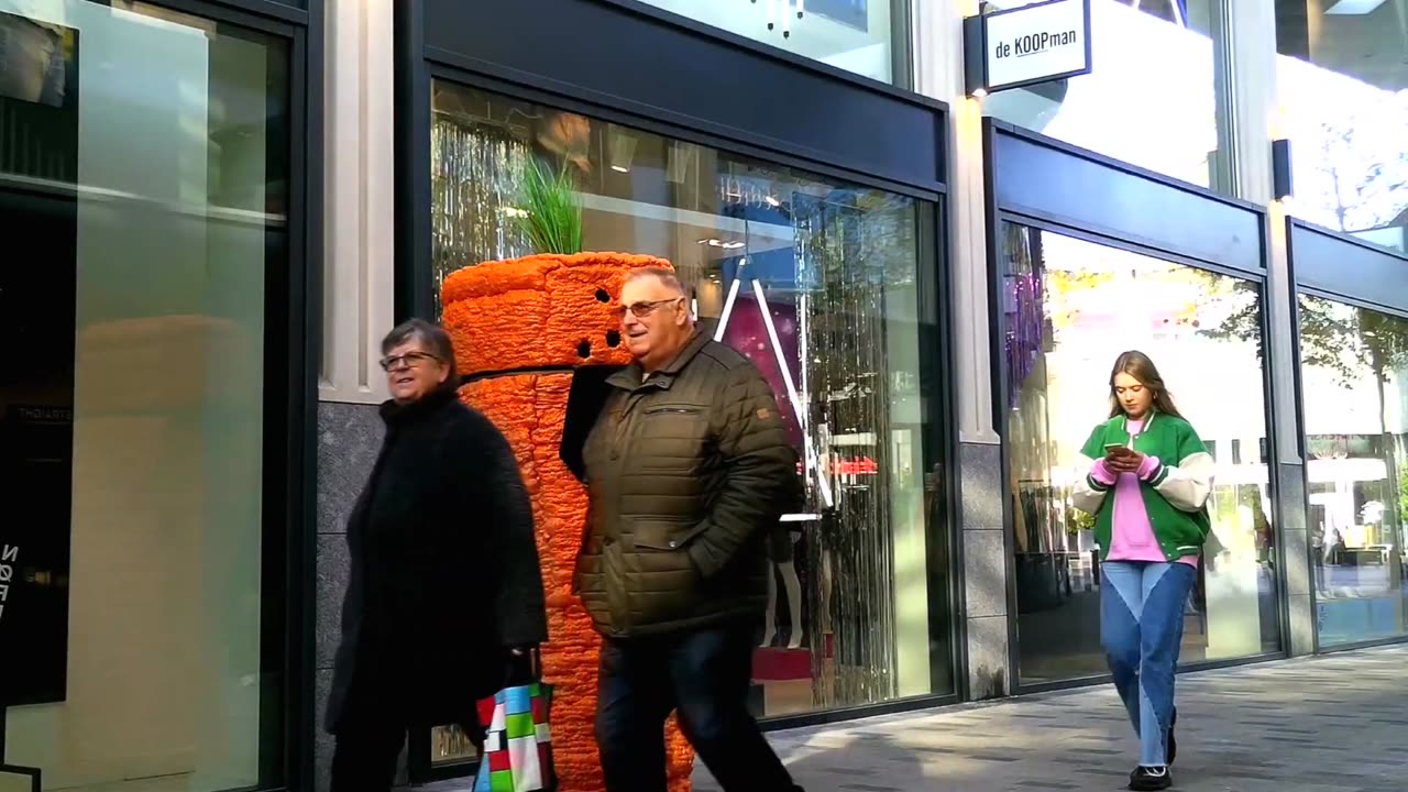 Her reaction was not nice 😅 Angry carrot prank !