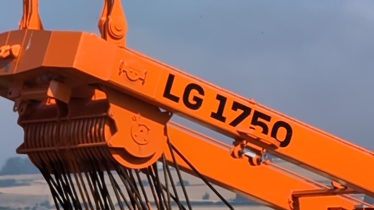 Liebherr LG 1750 Lifting Operation commences Methil Cameron Bridge station Scotland