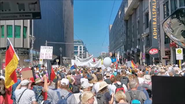 TAG DER FREIHEIT - BERLIN, 01 08 2020, QUERDENKEN, Demo - Aufzug