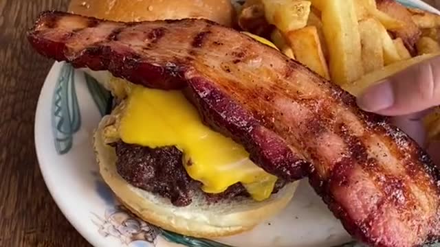 The LUGER CHEESEBURGER w THICK CUT BACON in #NYC!