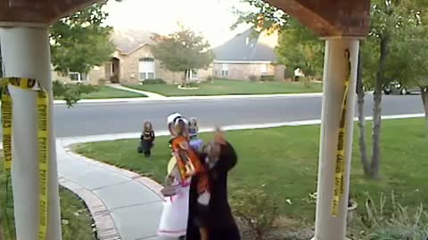 Halloween Spider feeds on little girl's tears