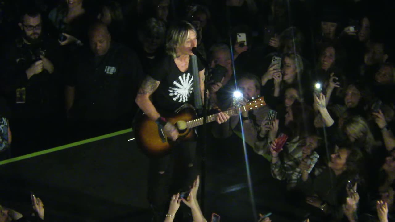 Keith Urban - Thank God I'm a Country Boy/Better Life/You'll Think of Me 11-5-2022 St Paul