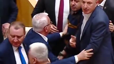 🇬🇪 Mass protests against the law "on foreign agents" are currently underway in