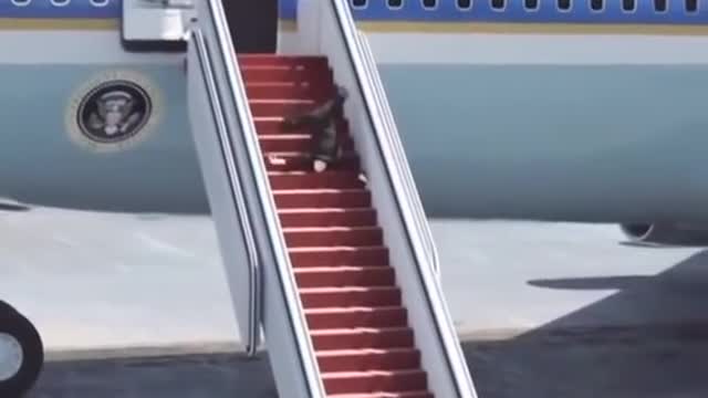 Breaking news! Joe Biden landing from Aeroplane