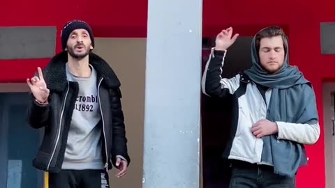 Indian vs Pakistani sanging