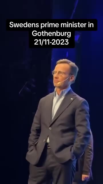Swedish PM boed at his own rally