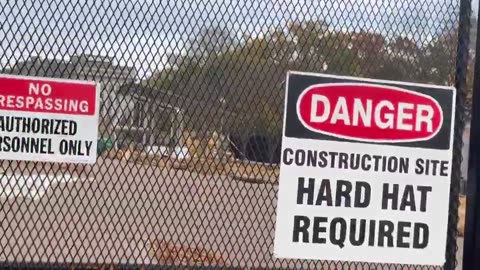 🚨 BREAKING: A security fence is being installed outside of the White House, US Capitol