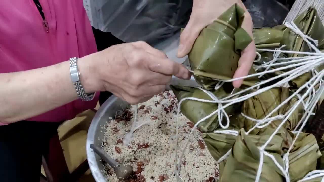 Ancient flavored meat dumplings, made with moon peach leaf dumplings