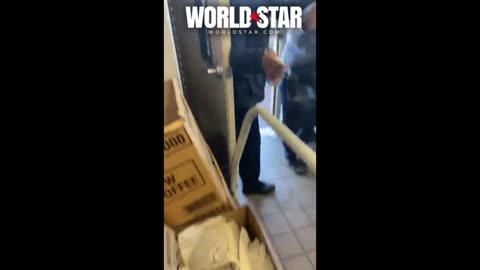 18 Year Old Customer Sprays Bear Mace At McDonalds Staff
			