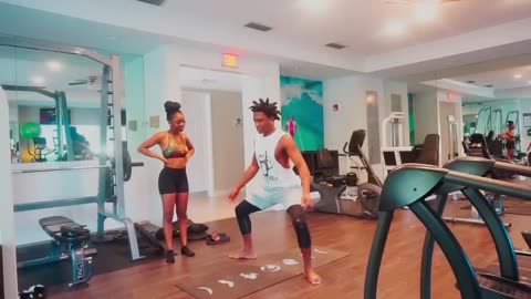 YOGA INSTRUCTOR PRANK 🥒 ON BADDIE IN THE GYM ! 🏋🏾😍