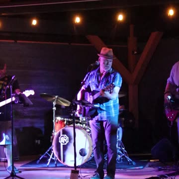 Thursday Night Vibes: Kip Jones band sings Adele's Rolling in the Deep Northland Sports Pub & Grill