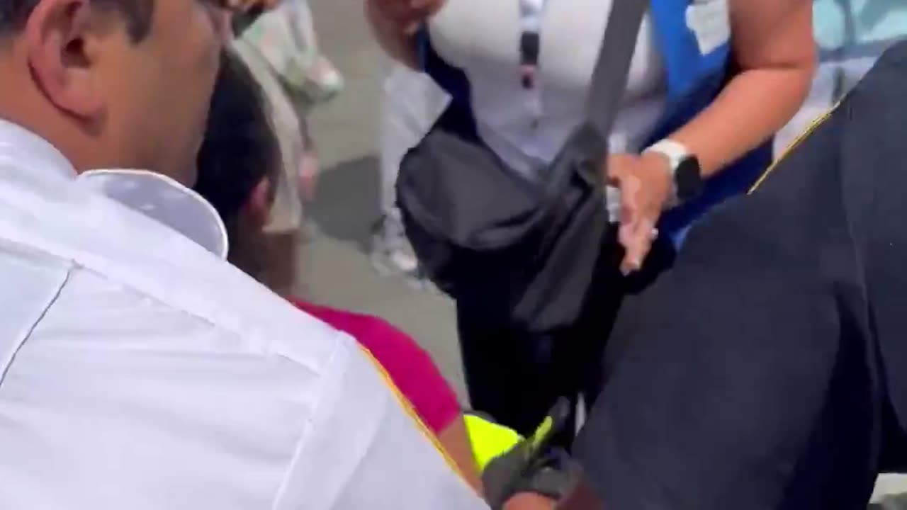 Park police try to handcuff a 12 year old who was selling fruit in a park