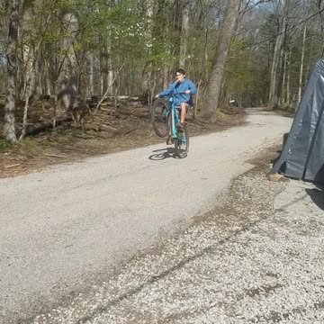 Blasting into the weekend 🤘