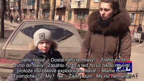 Dotazování obyvatel Mariupolu na ruské útoky v civilních oblastech