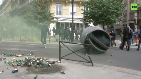 Yellow Vest Protesters Return To Paris Amid Rising Inflation