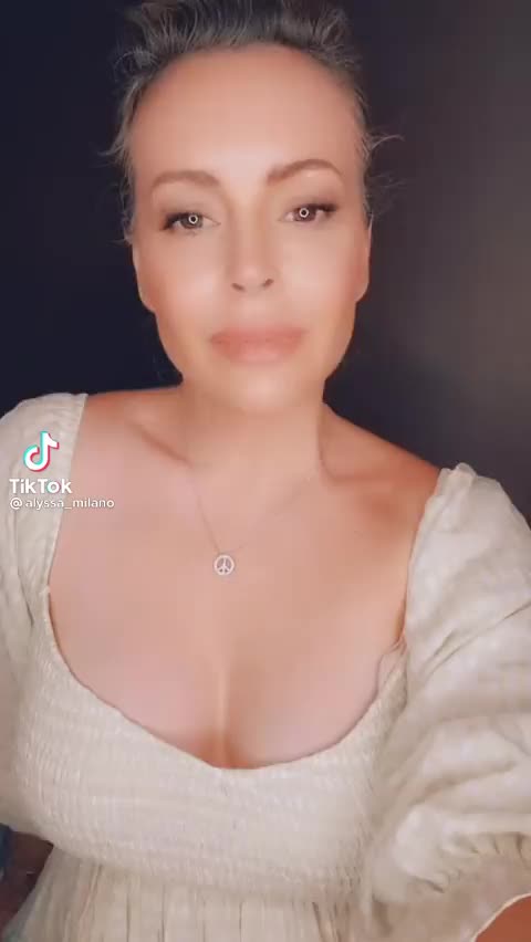 Okay she went there... Weird 👀