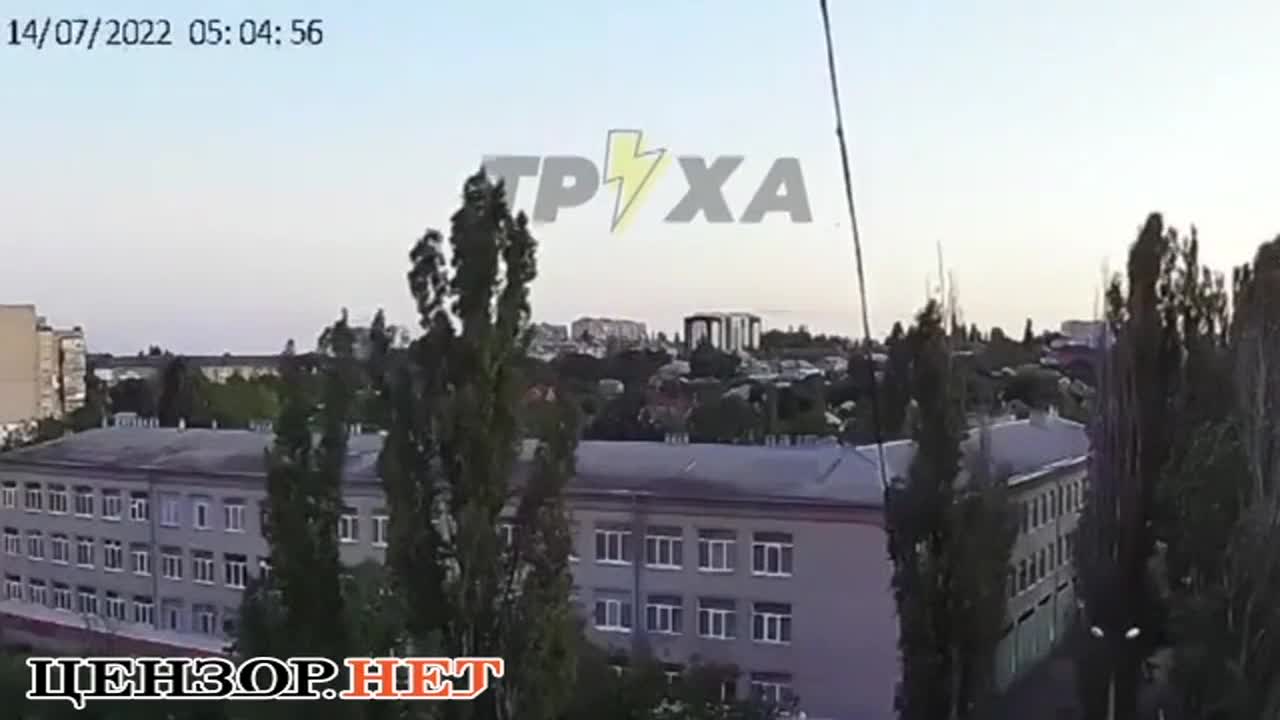 ️ The moment a Russian rocket hit a school in Mykolaiv. VIDEO surveillance cameras