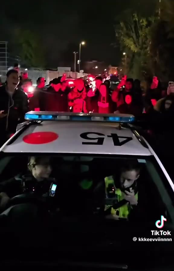 Respect for the police is at rock bottom. Look at this 👇