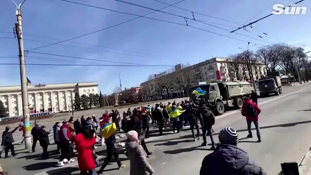_Go home!_ - Protesters confront Russian military vehicles in Ukrainian city of Kherson