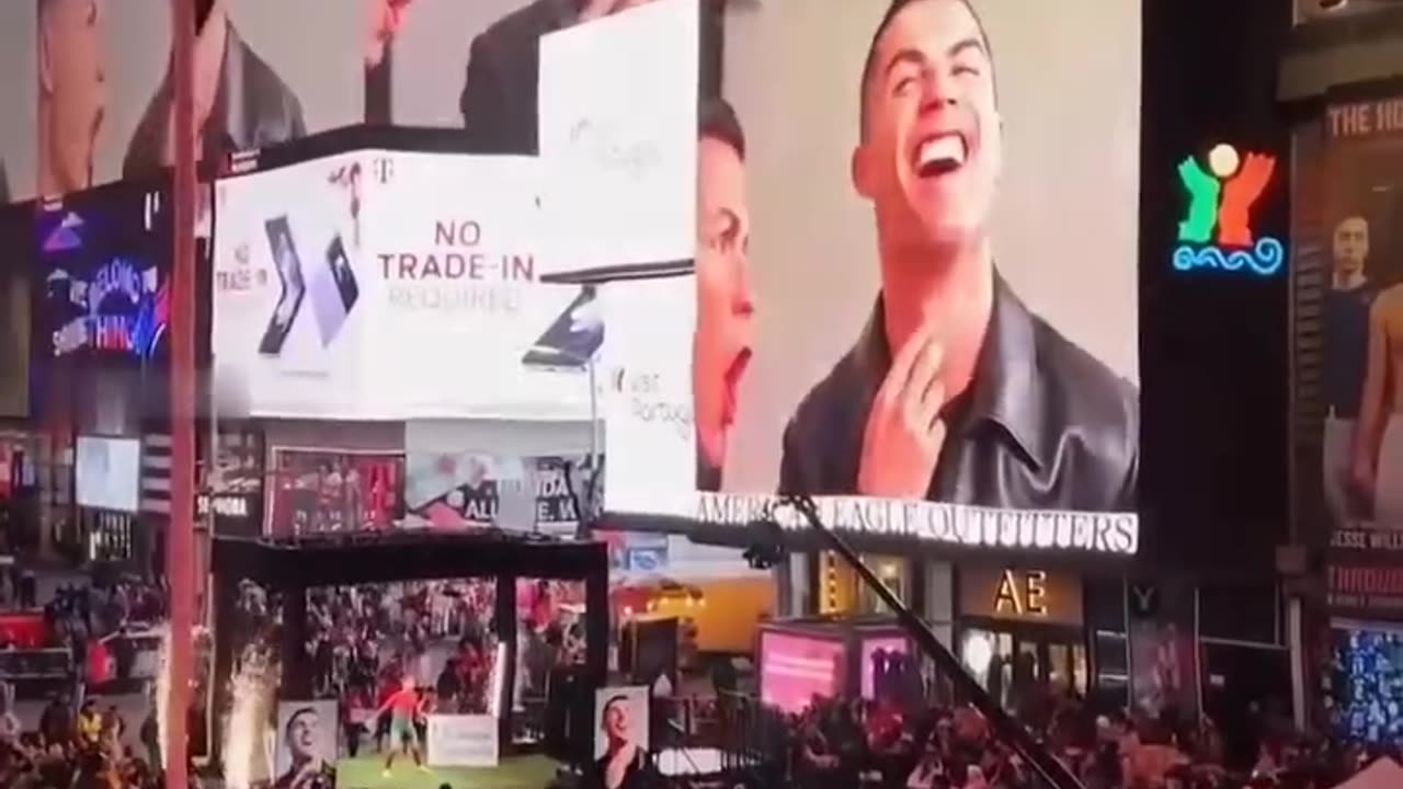 Messy welcome in New York and Ronaldo welcome 😁😁