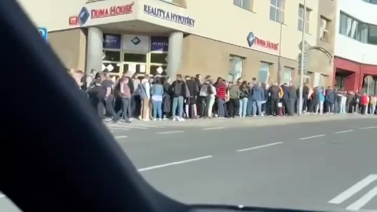 A huge line of Ukrainian refugees at the passport office in Prague