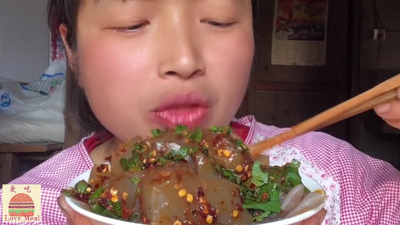 Spicy homemade sweet potato jelly, spicy braised lamb bone, and the taste