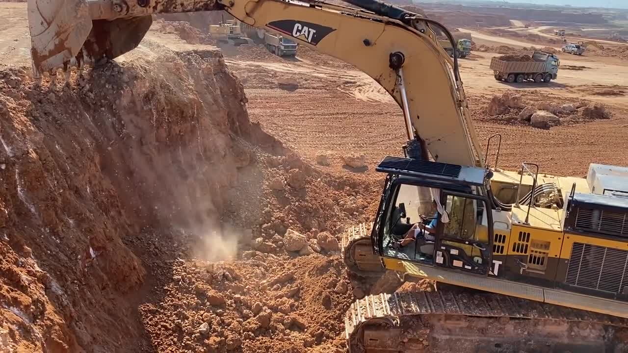 Caterpillar 365C Excavator Loading Trucks