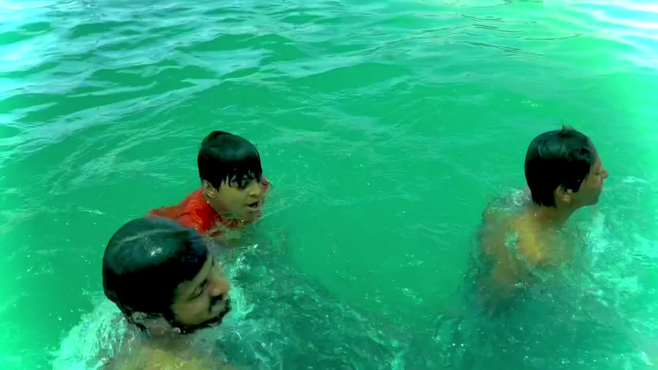 June ki shadeed GARMI ma Pool enjoy with Friends 🏊‍♂️🏄🏻🤽🏻‍♂️| Taha Pirzada