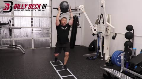 OVERHEAD WALKING LUNGE