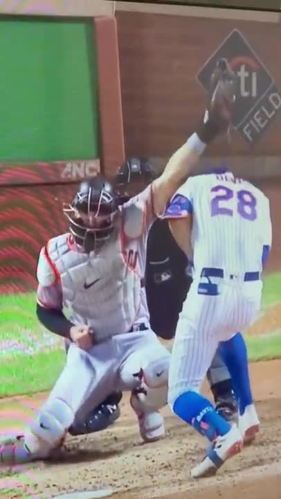 Davis Getting Hit By Pitch…Again #baseball #mets #giants Subscribe for more!