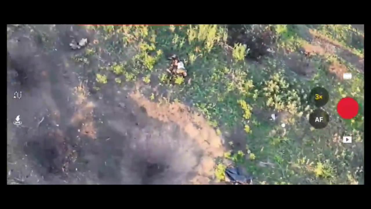 Two Ukrainian soldiers are finished off by drone dropped explosives