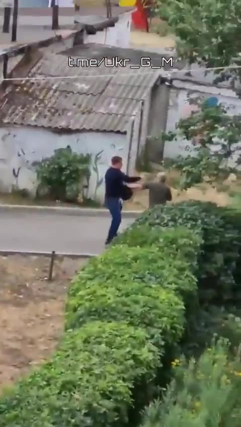 A Ukrainian man defends himself against an abductor from the Ukrainian Zelensky regime