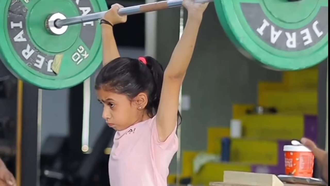 #MightyMini: A Small Wonder Shatters Records with Her Unbelievable Strength! 💪 #RecordBreakingPhenom