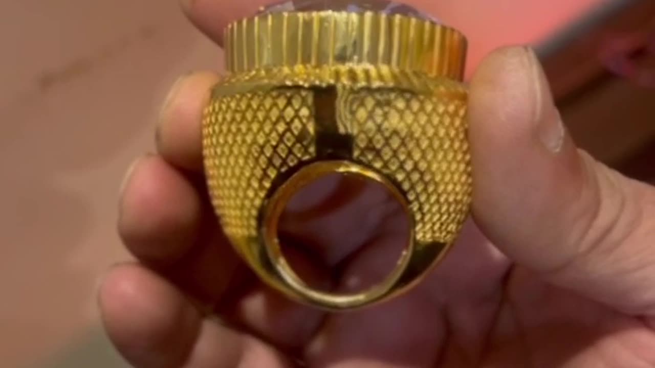 King size gold ring