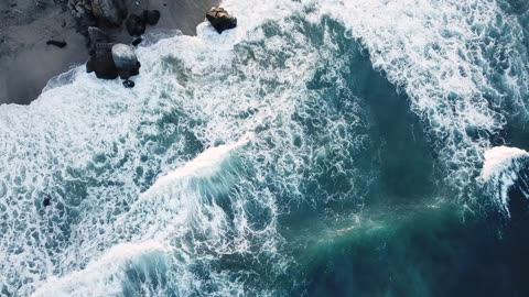 Sea waves gives peace