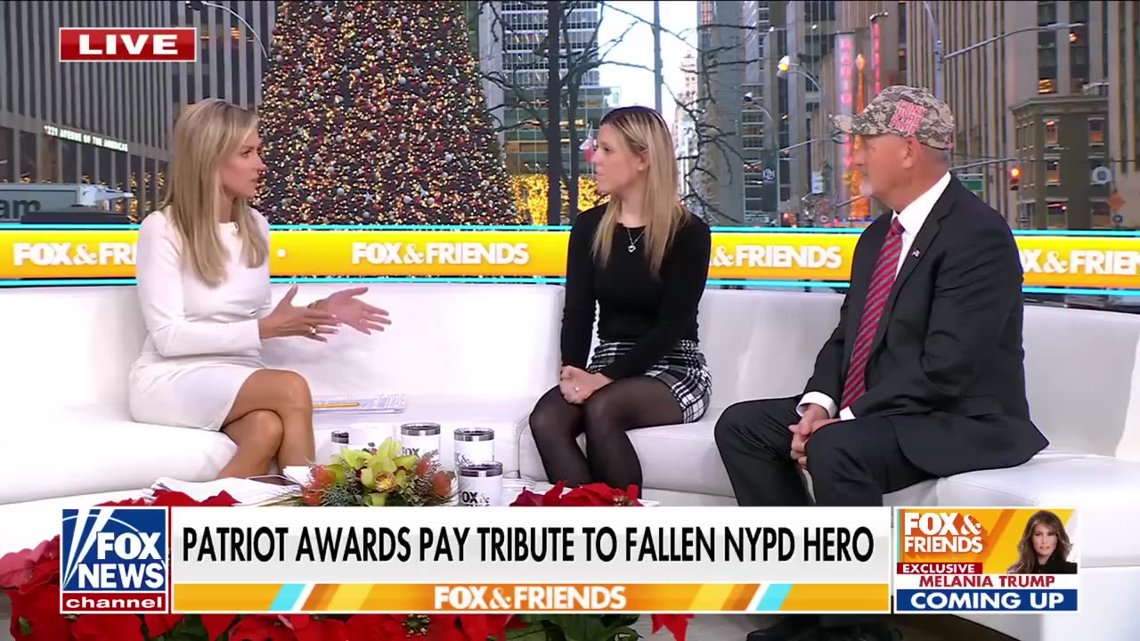 Wife of slain NYPD officer accepts Patriot Award for fallen husband, honoring his sacrifice