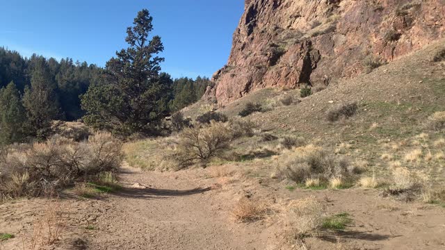 Central Oregon – Smith Rock State Park – Epic Wall O' Canyon – 4K