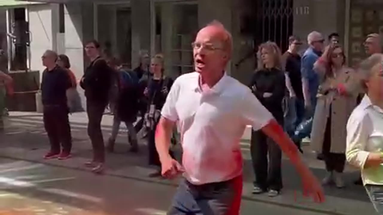 die Tür der Irrenanstalt stand ganz weit offen... 😂😂