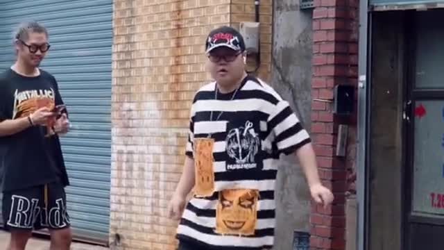 1_This guy got the moves!