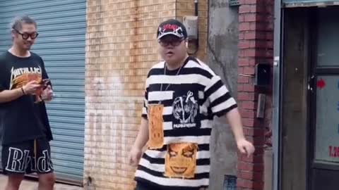 1_This guy got the moves!