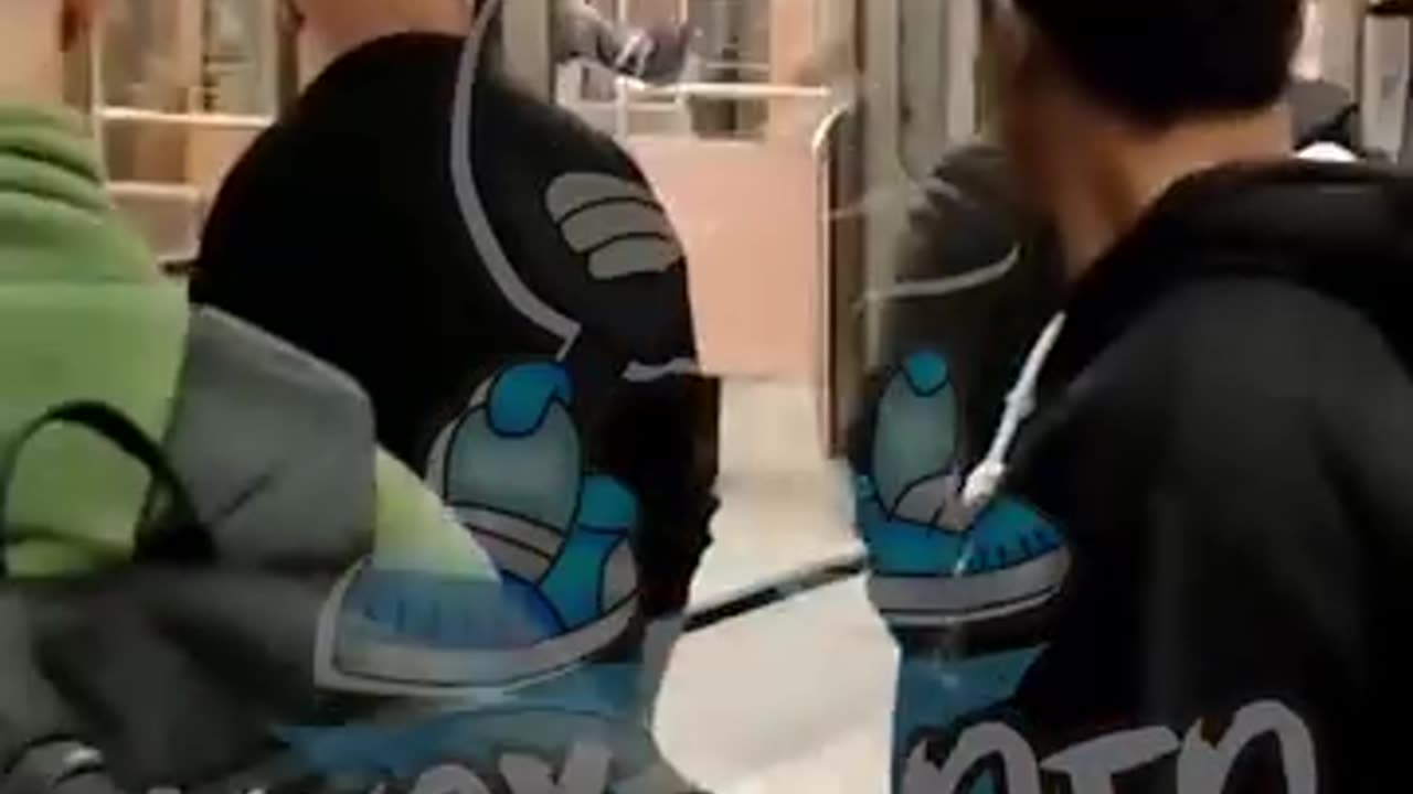 ΞΕΚΙΝΗΣΕ - ΙΣΛΑΜΙΣΤΗΣ ΑΠΕΙΛΕΙ ΜΕ ΘΑΝΑΤΟ ΜΕΣΑ ΣΤΟ ΜΕΤΡΟ ΤΗΣ ΑΘΗΝΑΣ!!!