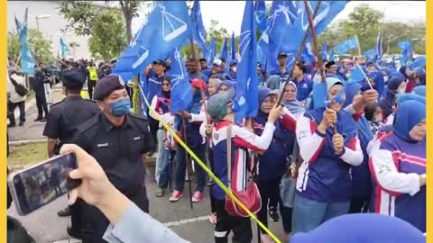 Suasana tegang antara penyokong PN